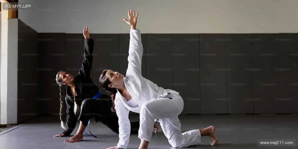 💥实时弹幕互动，与全球球迷共沸腾！⚽️